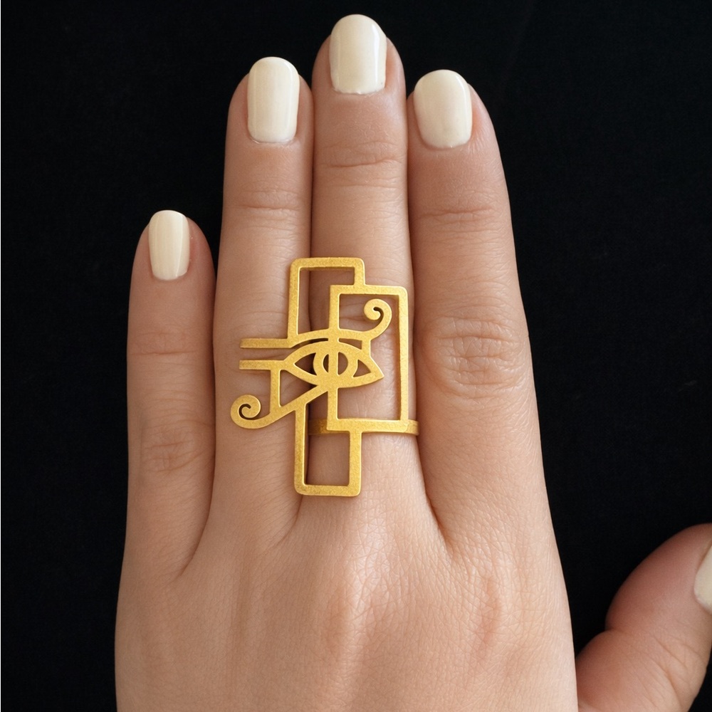 Elegant Gold plated Eye of Horus Ring